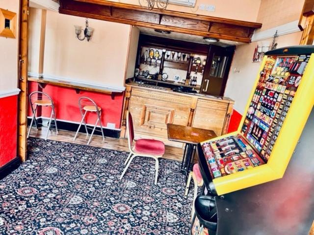 Sneyd Arms Hotel Tunstall Chatterley Екстериор снимка
